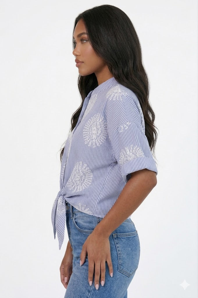 MADE IN ITALY - Sissi - Camisa bordada con lazo en la parte delantera