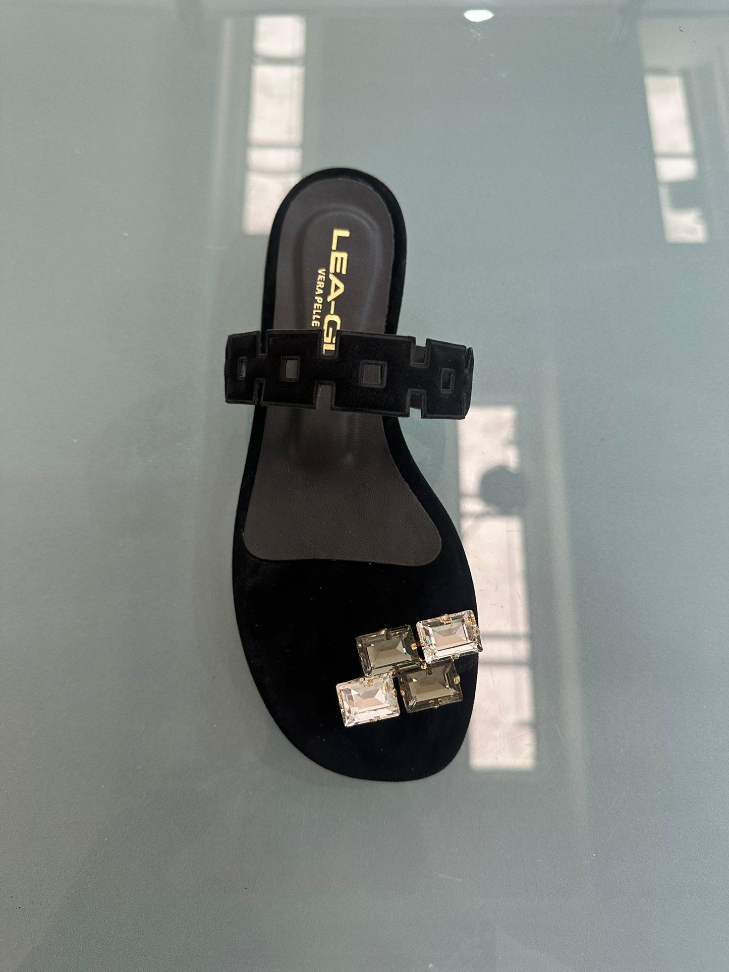 MADE IN ITALY - Elettra - Sandalias de piel auténtica con adorno en el dedo