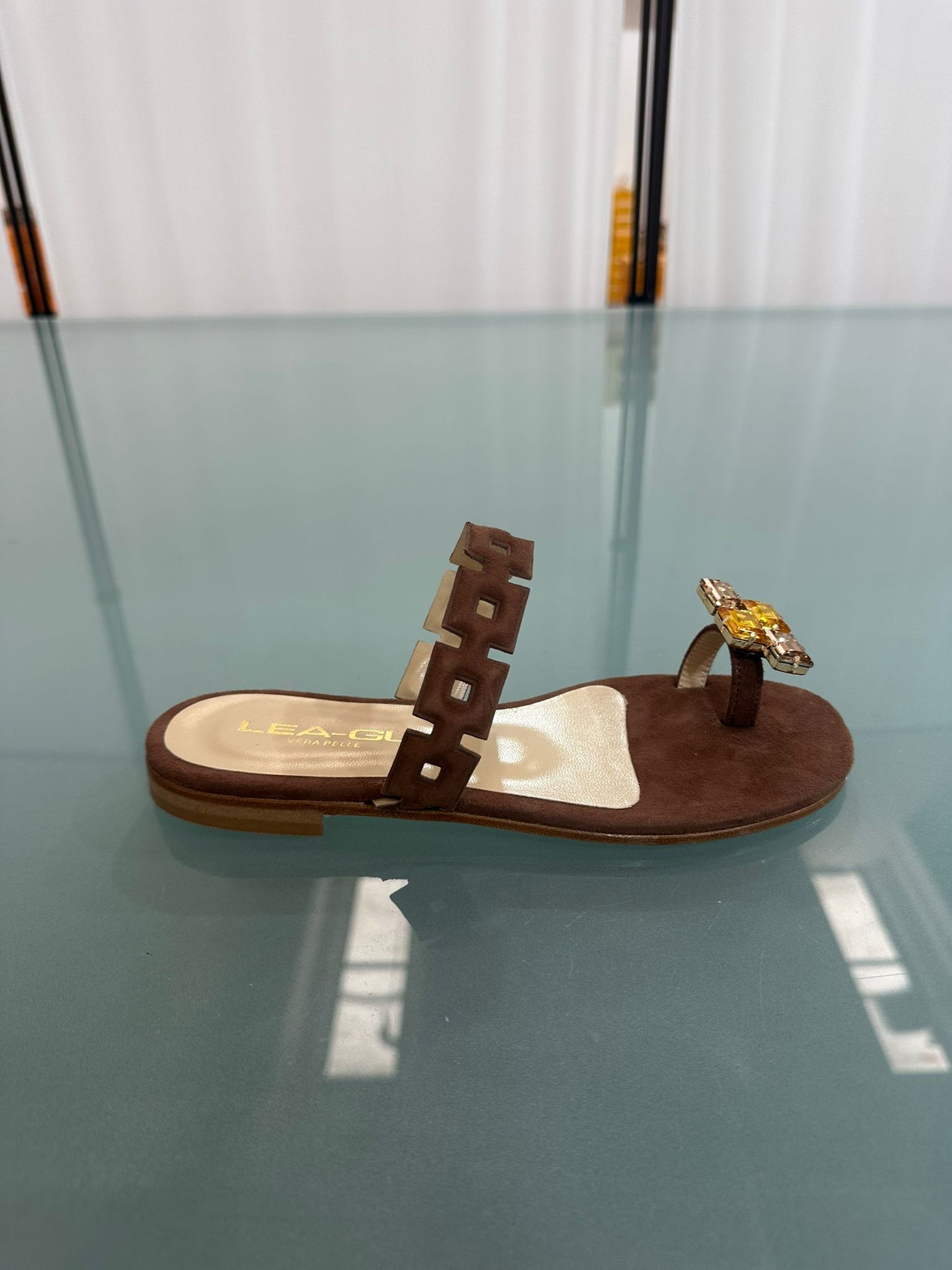MADE IN ITALY - Elettra - Sandalias de piel auténtica con adorno en el dedo