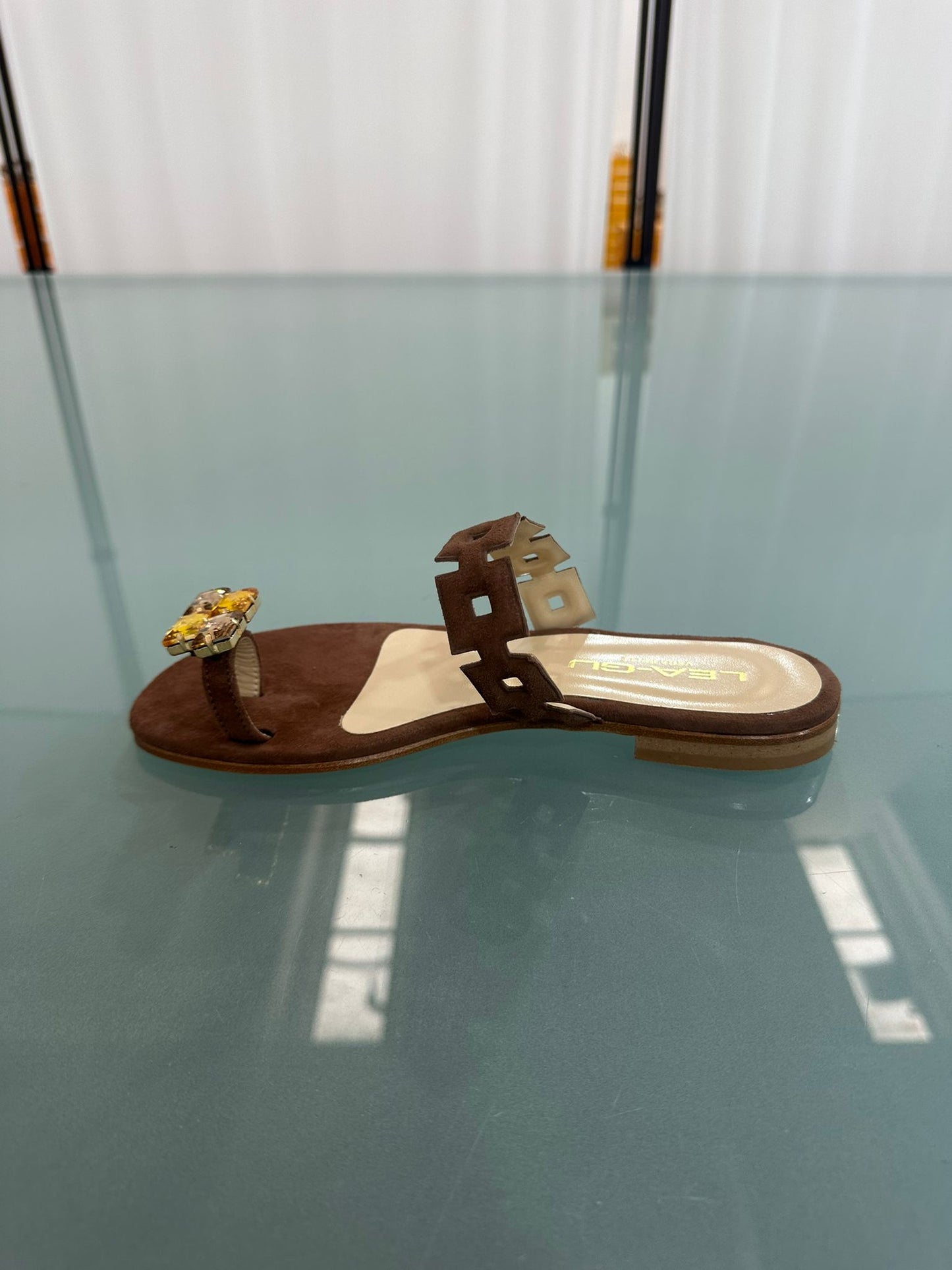 MADE IN ITALY - Elettra - Sandalias de piel auténtica con adorno en el dedo