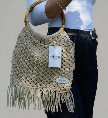 Colección Indios - Navajo - Bolso artesanal de algodón reciclado con flecos y asas de bambú
