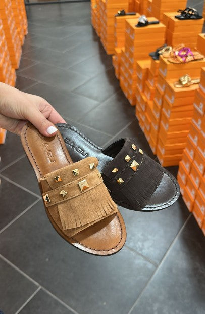 MADE IN ITALY - Volterra - Sandalia plana con flecos y tachuelas