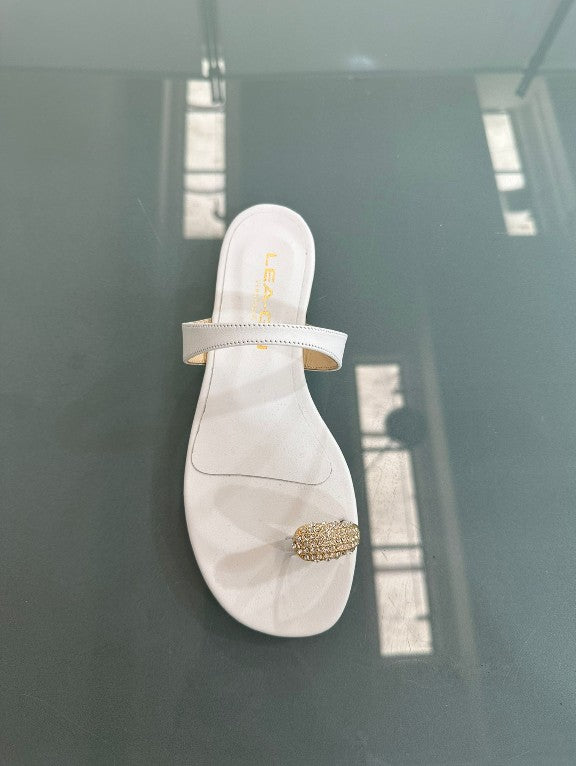 MADE IN ITALY - Luz - Sandalias de piel auténtica con adorno en el dedo