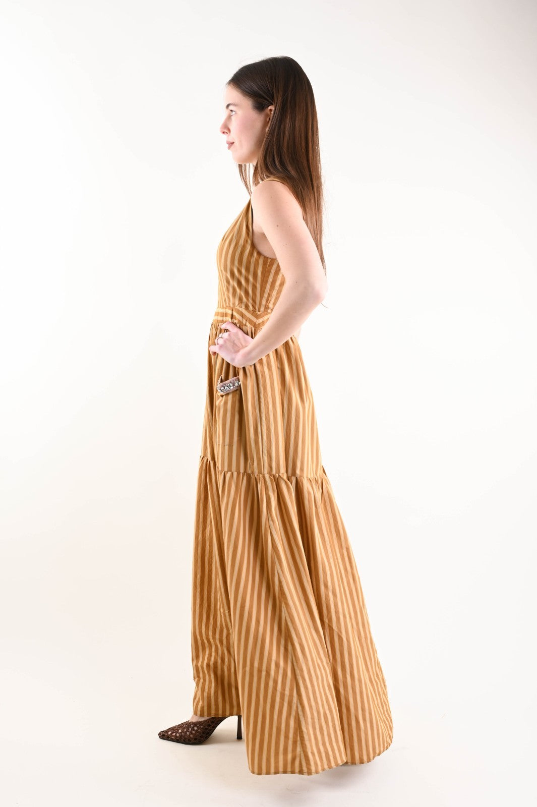 MADE IN ITALY - Amanda - Vestido a rayas con volantes y detalle de joya en el bolsillo