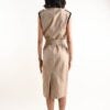 MADE IN ITALY - Fiorella - Vestido midi sin mangas con cinturón y botones decorativos