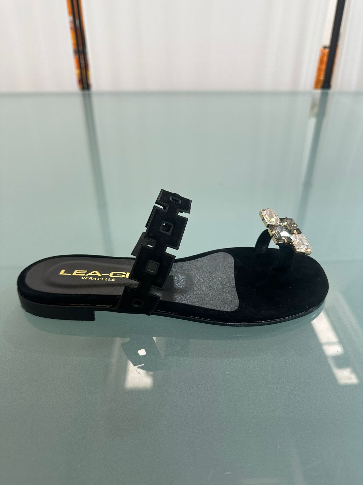 MADE IN ITALY - Elettra - Sandalias de piel auténtica con adorno en el dedo